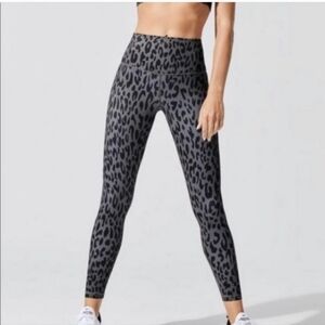 Carbon 38 high-rise animal print leggings size xs